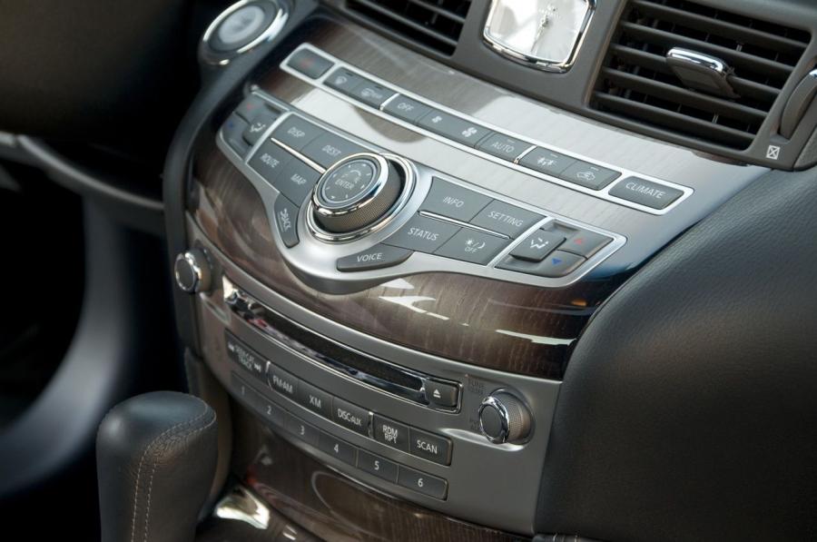 Infiniti M37 2011 года  (фото 21 из 41)